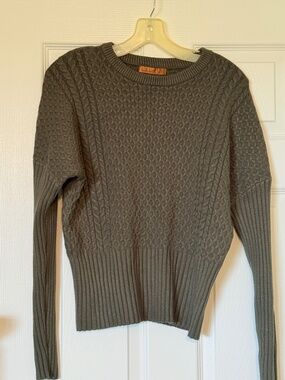 Dark green olive color knit sweater size medium fitted ladies women clothes top